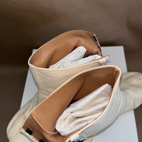 Margiela Tabi Women's Cream Ankle Boots - Picture 6 of 10